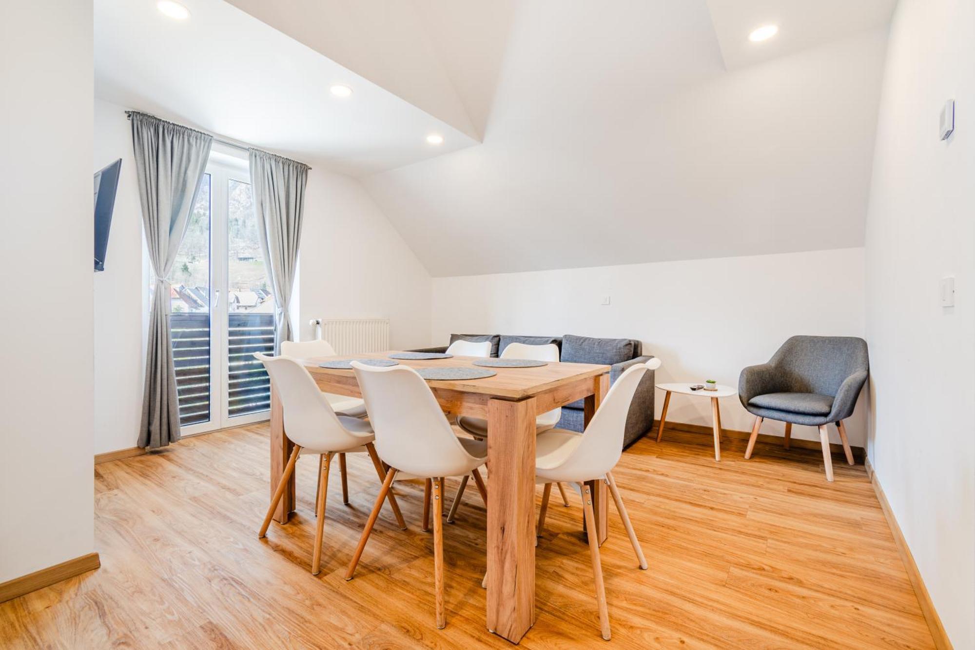 Apartments Skok With Rafting And Free Parking โบเว็ก ภายนอก รูปภาพ