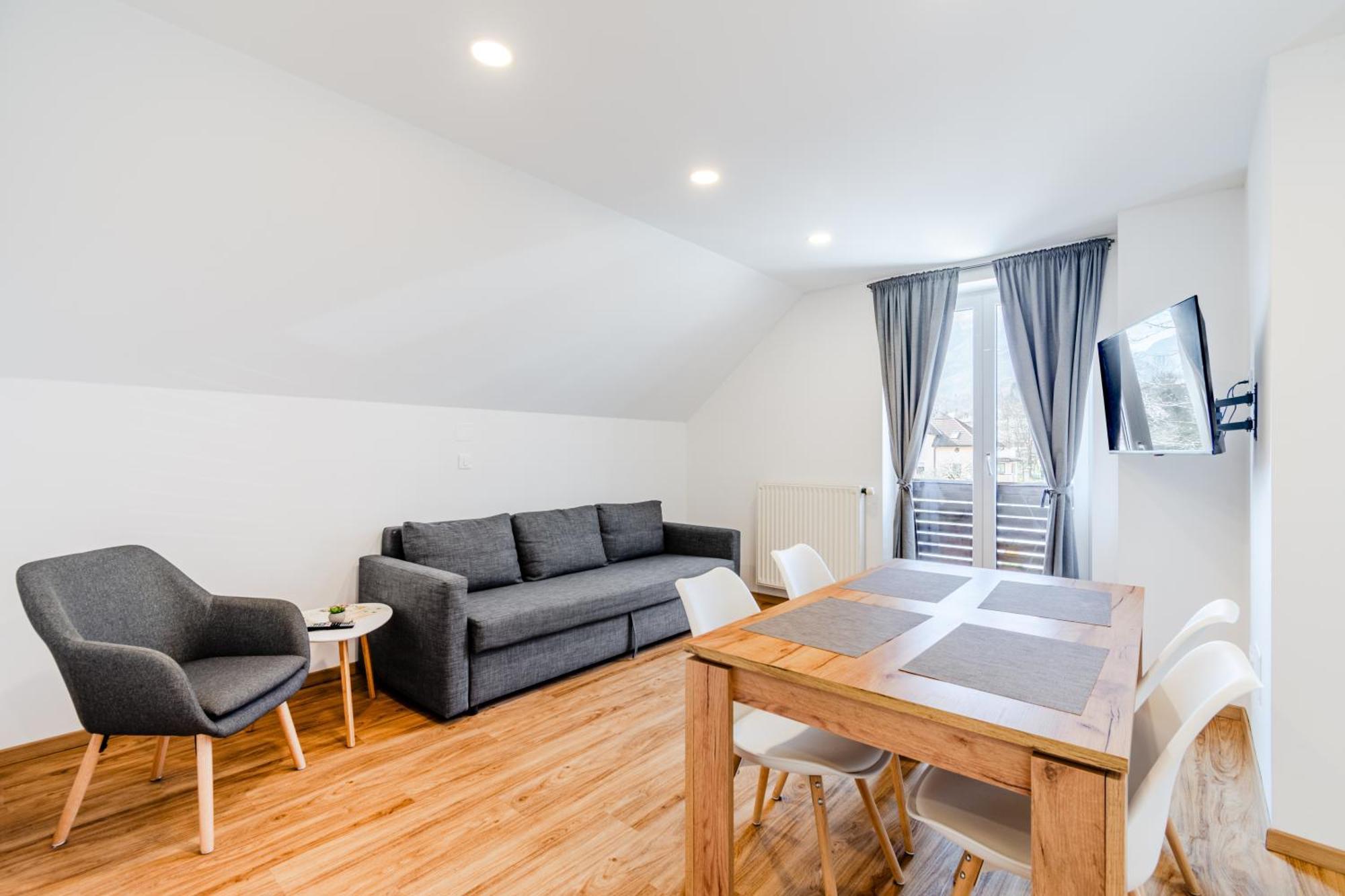 Apartments Skok With Rafting And Free Parking โบเว็ก ภายนอก รูปภาพ